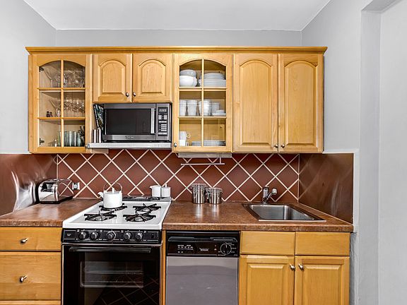 4th image of 188 7th Ave #8A