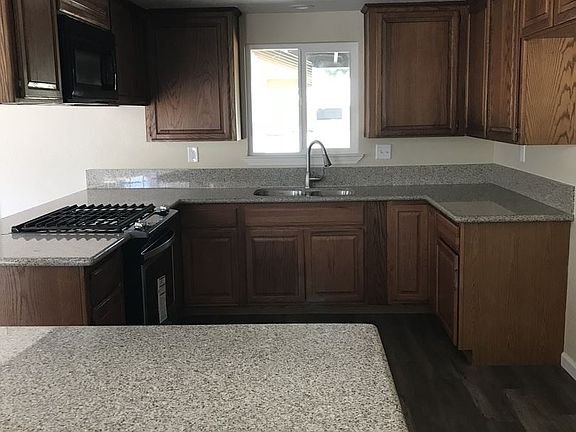 4th image of 2715 S Fairway Ct