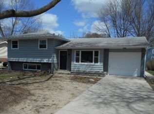 11 N Grace St, North Aurora, IL 60542