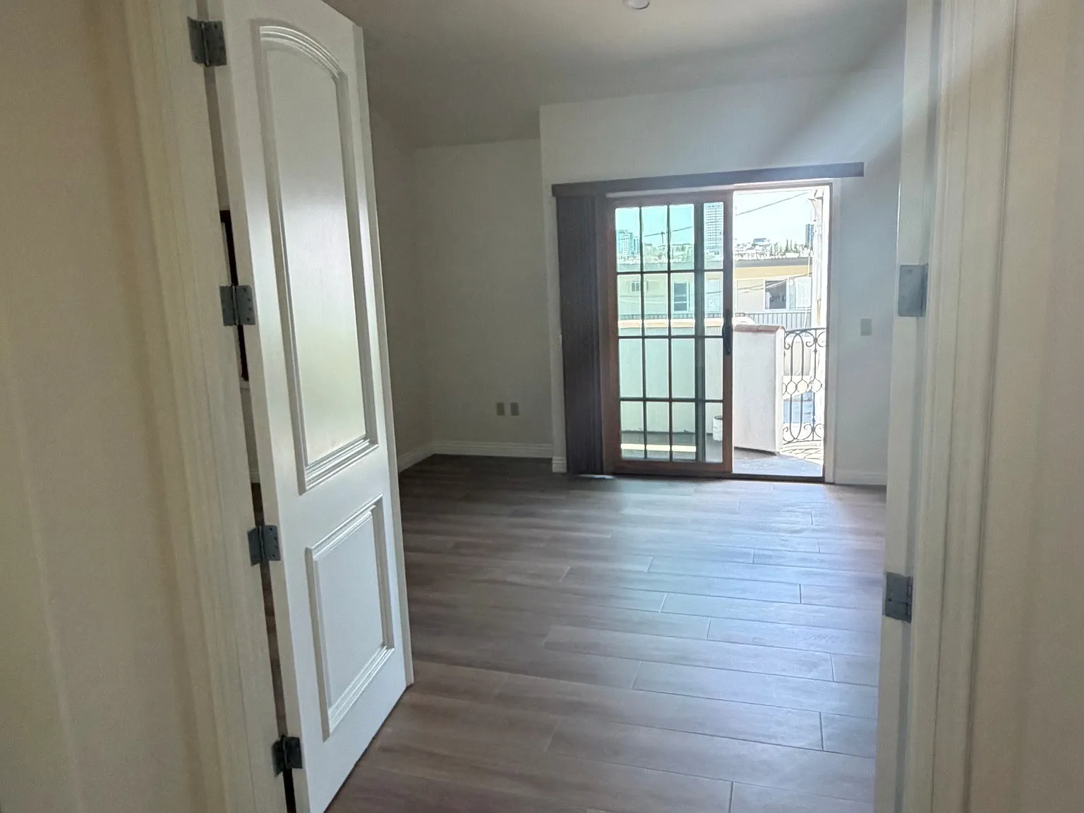 3 bed, 2000 sqft, $5,450 — Photo 3