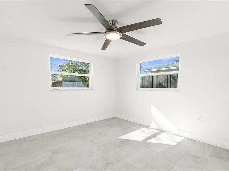 13726 Michelle Ave — Photo 10