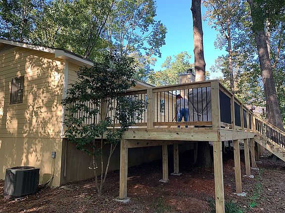 2nd image of 815 Vinson Ct