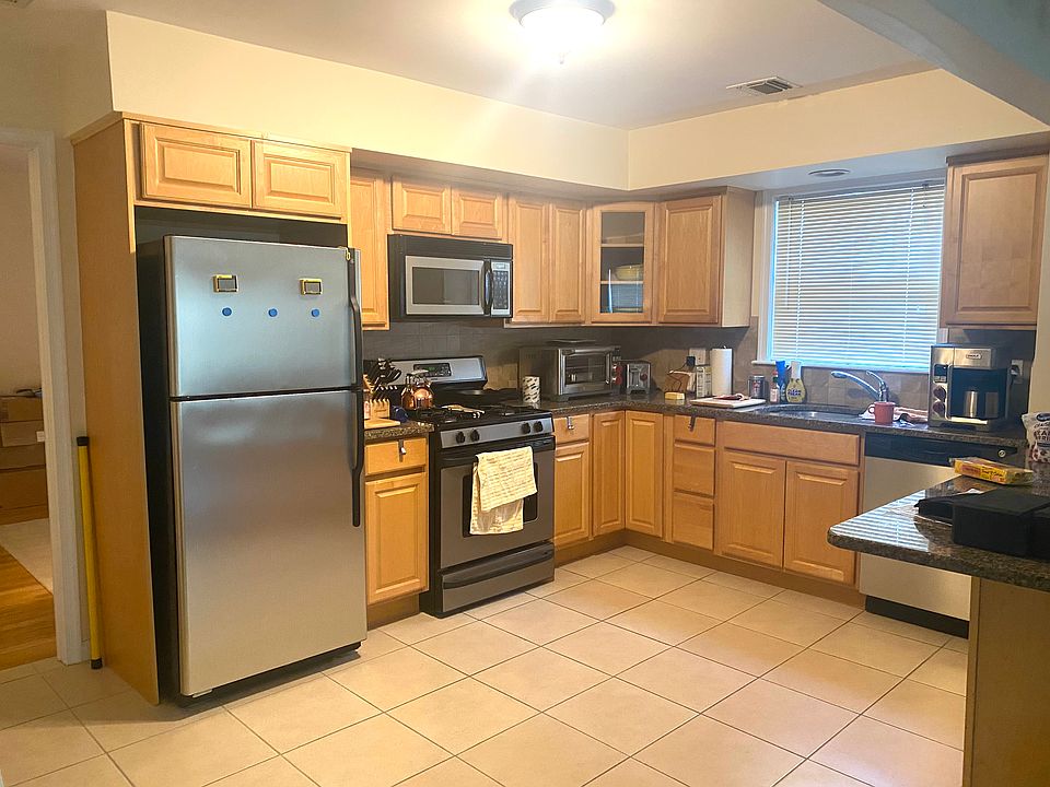 2nd image of 726 Riverside Ave APT 6