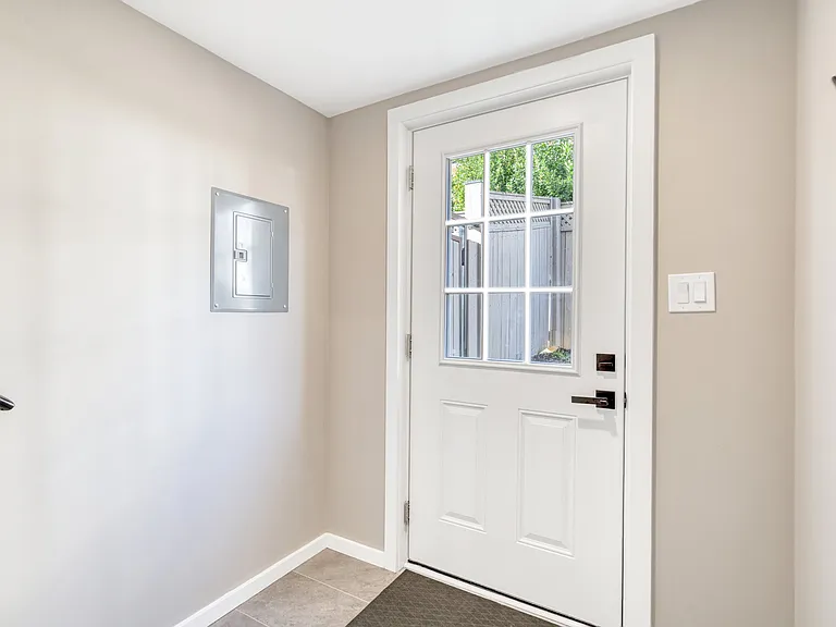 10237 Stratford Ave #B — Photo 5