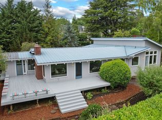 136 Ferncliff Ave NE, Bainbridge Island, WA 98110