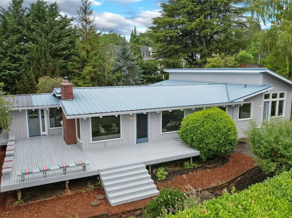 136 Ferncliff Avenue NE, Bainbridge Island, WA 98110