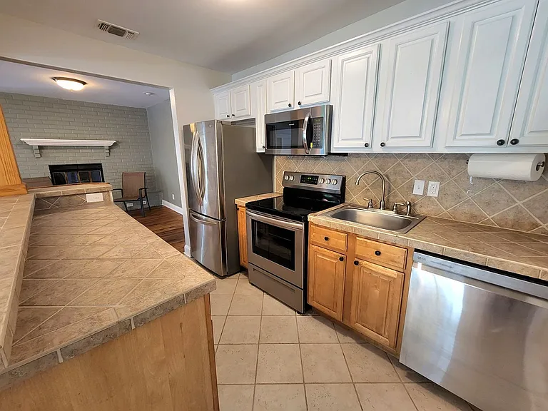 206 Berry Rd — Photo 5