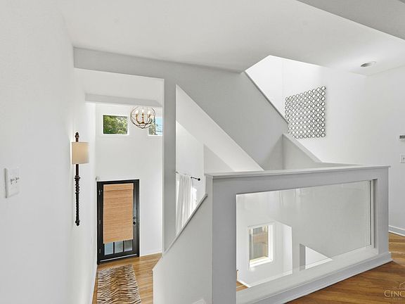 5th image of 939 Monastery St