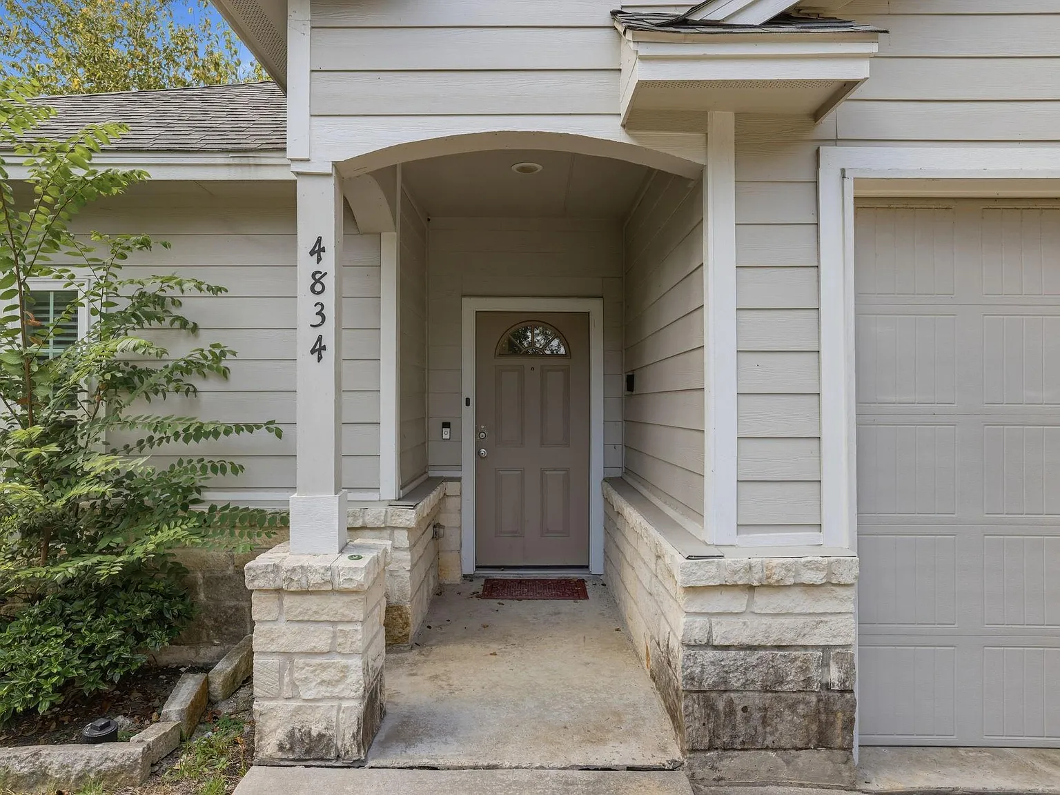 3 bed, 2.0 bath, 1484 sqft, $1,950 — Photo 2