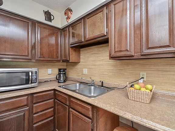 4th image of 9336 Westwood Village Dr