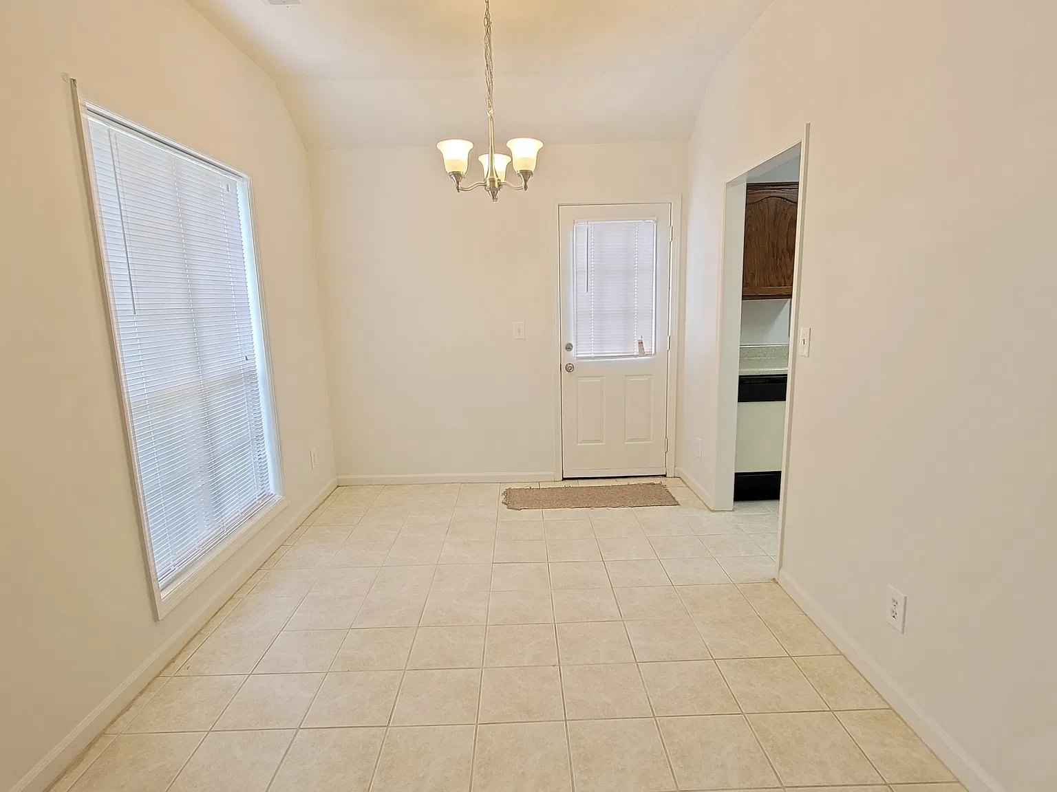 Spacious 2 Bedroom Single-Story Duplex! — Photo 4