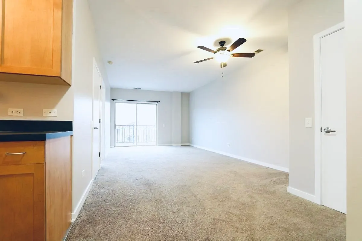 1 bed, 800 sqft, $2,400 — Photo 4