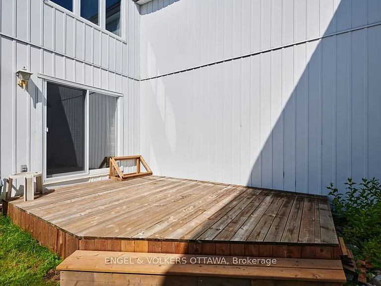 837 Eastvale Dr #110 — Photo 33