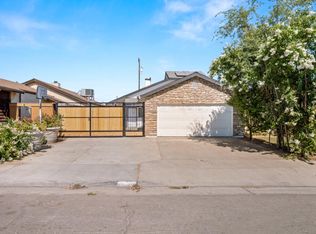 2704 N Selland Ave, Fresno, CA 93722