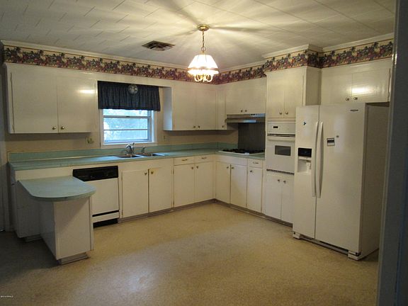 2nd image of 414 Saint Paul St
