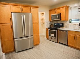 16 Ogden St, Dorchester Center, MA
