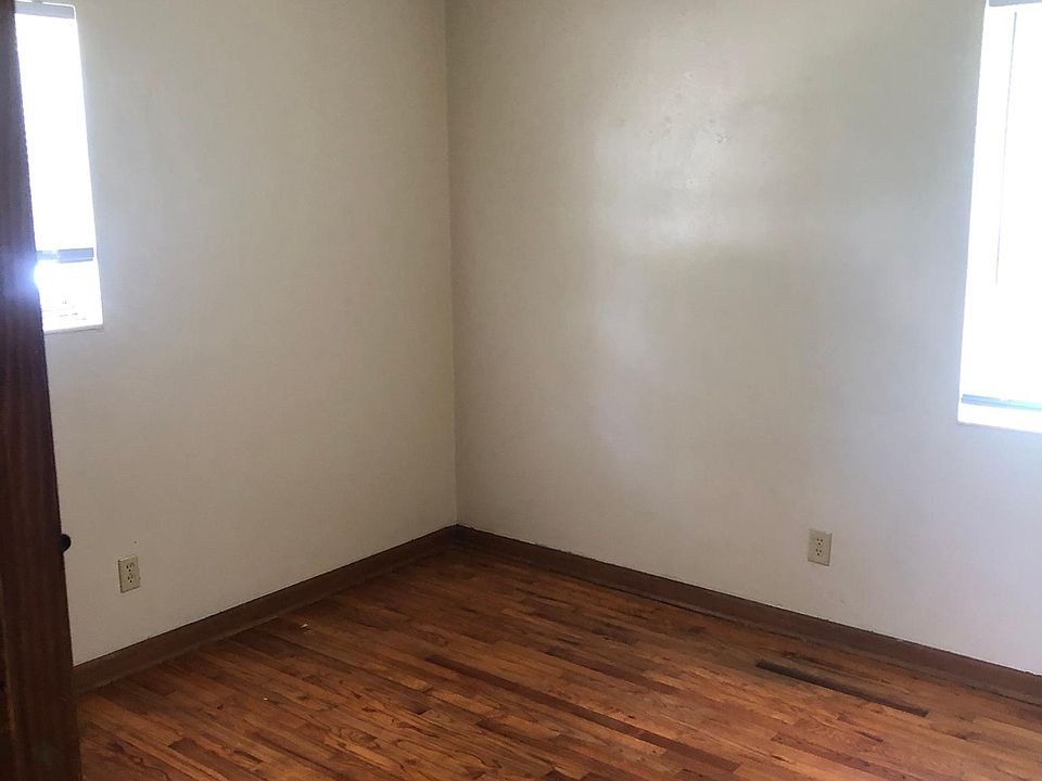 Back bedroom