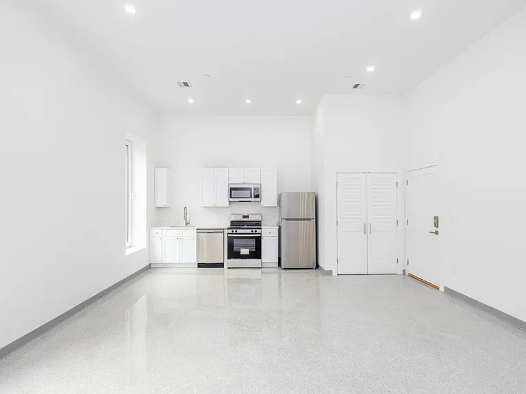 78 Middlesex St #309 — Photo 1