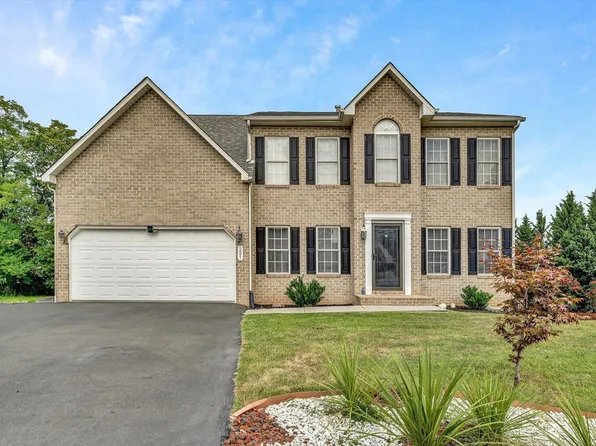 221 Minnie Bell Ln, Vinton, VA 24179