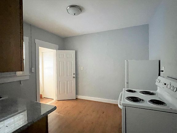 3rd image of 308 Grove St N APT 202