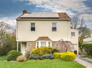 43 Adele Rd, Cedarhurst, NY 11516