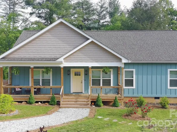 39 Arlington Oaks Ln, Bryson City, NC 28713