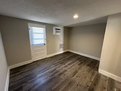 1 bed, 1.0 bath, 448 sqft, $500 — Photo 3