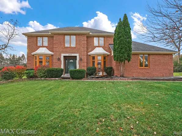 22115 Sheffield Dr, Farmington Hills, MI 48335