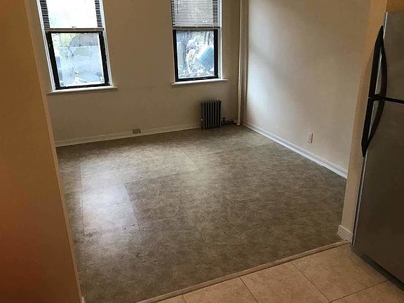 4th image of 514 39th St APT 1R