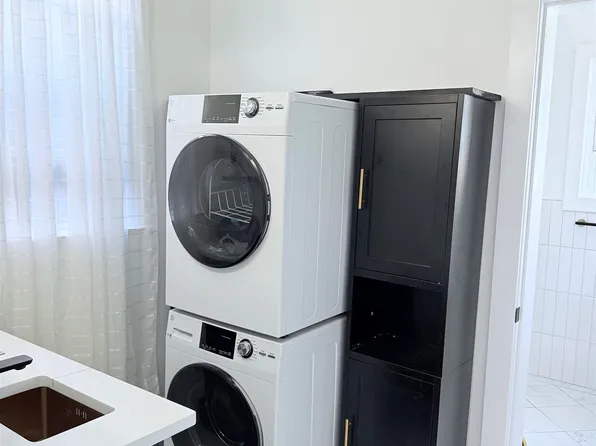 310 Summit Avenue image 3 of 16