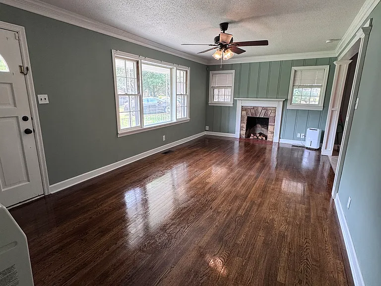 214 Randolph Ct — Photo 5