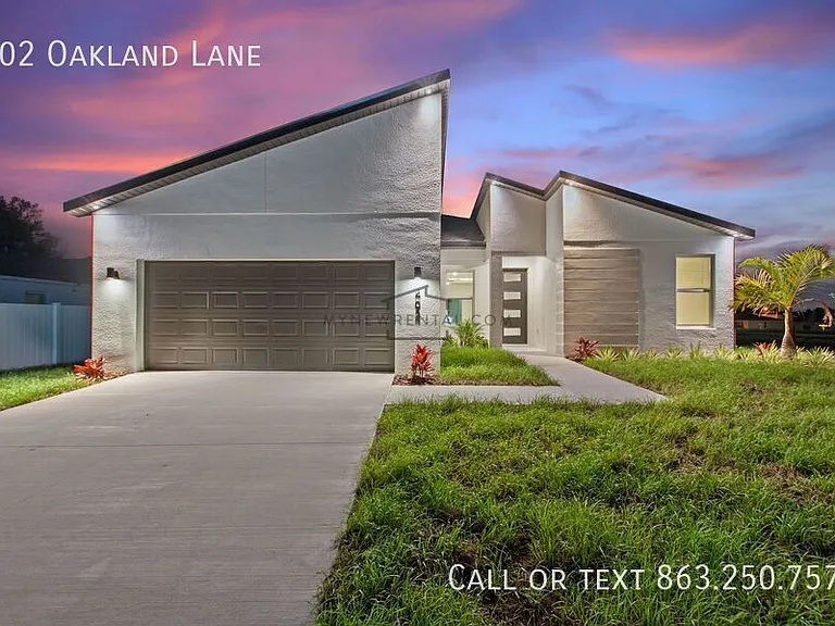 402 Oakland Ln — Photo 3