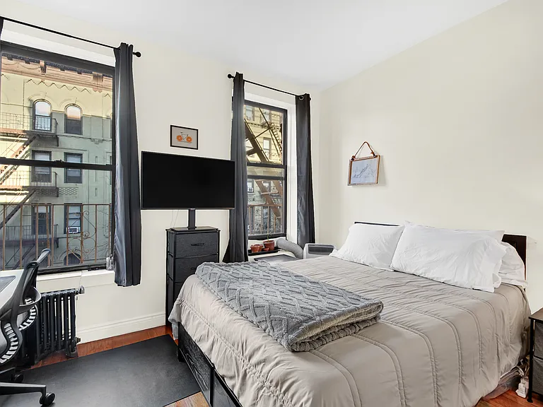 230 E 25th St #5B — Photo 2
