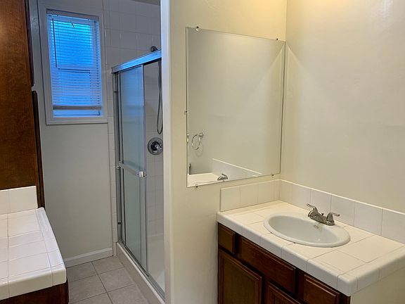 5th image of 857 Hawthorne St