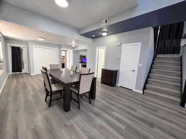 7828 Pinewood Dr NW, Albuquerque, NM 87120