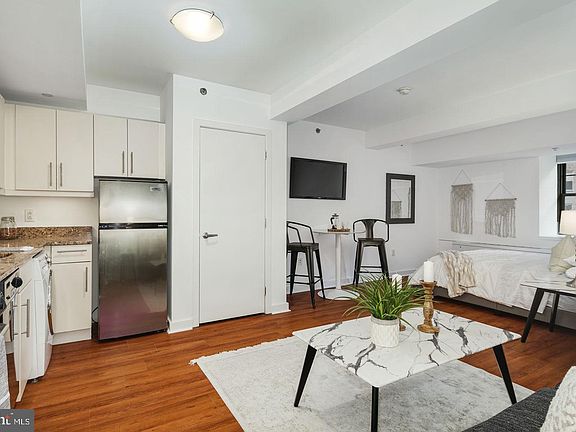 3rd image of 219-29 S 18th St #609