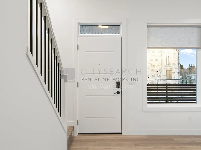244 Sovereign Cres SW #1 — Photo 5