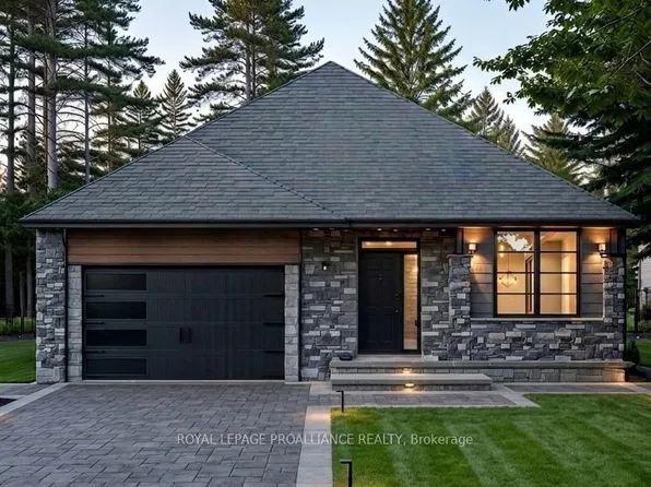 32 Deerview Dr, Quinte West, ON K8V 0L8