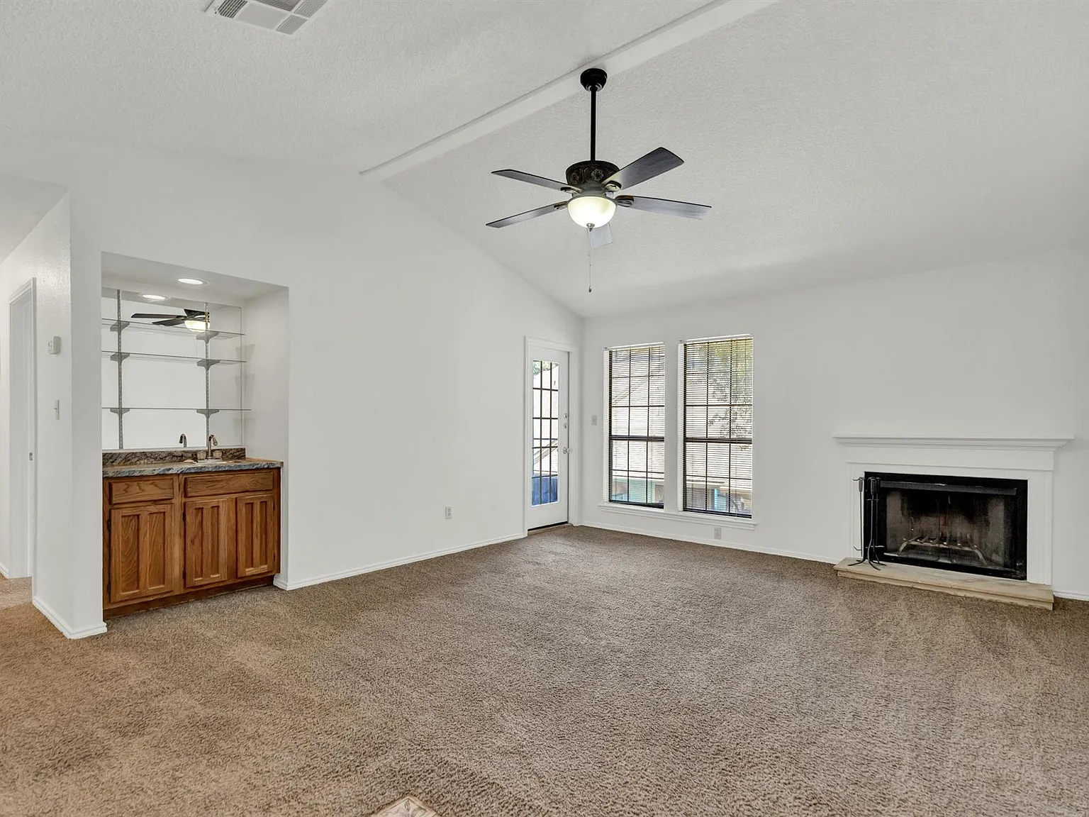 2 bed, 2.0 bath, 1036 sqft, $1,200 — Photo 3
