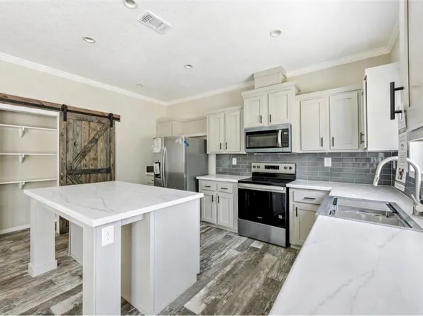 25 College Cir, Waynesville, GA 31566