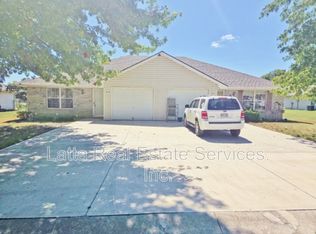 913 NW Willow Dr, Grain Valley, MO 64029