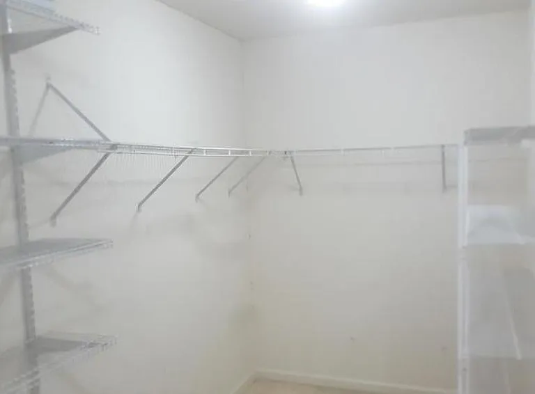 MBR Walk in Closet