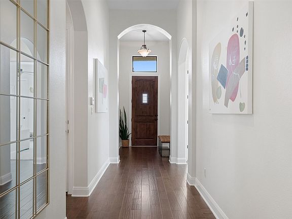 5th image of 403 Indianwood Dr