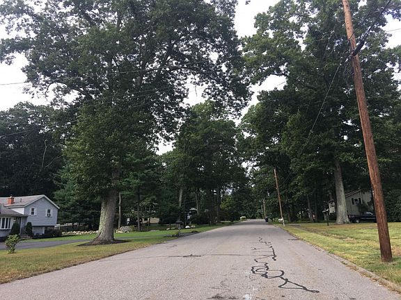 4th image of 15 Little John Dr