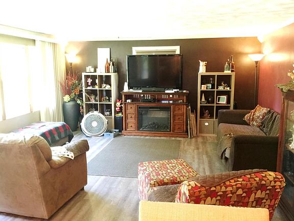 5th image of 8755 Maplewood Dr