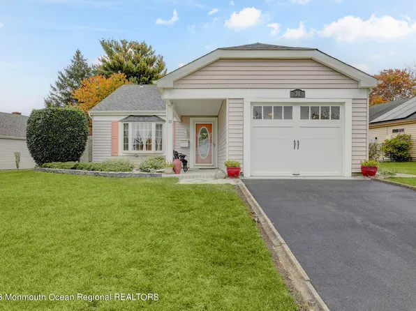 31 Westgate Place, Manchester, NJ 08759