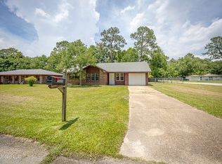 1520 Kingfisher Dr, Gautier, MS 39553
