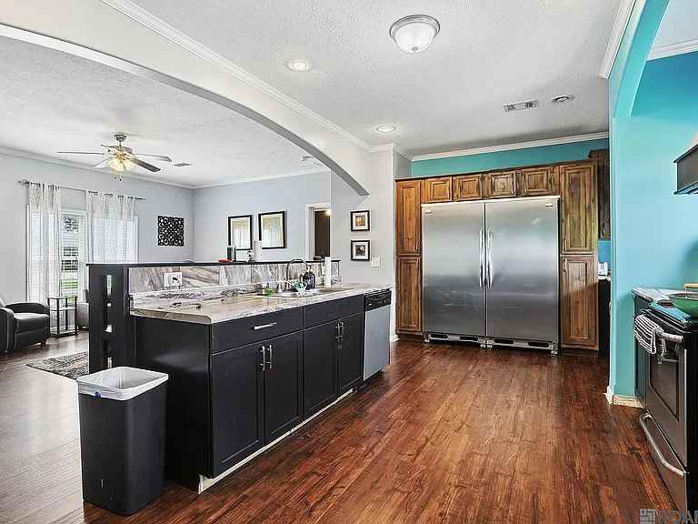 5711 Rollins Rd — Photo 1