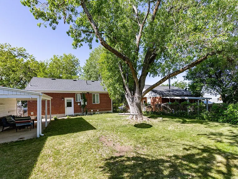 2327 E Bryan Ave — Photo 30