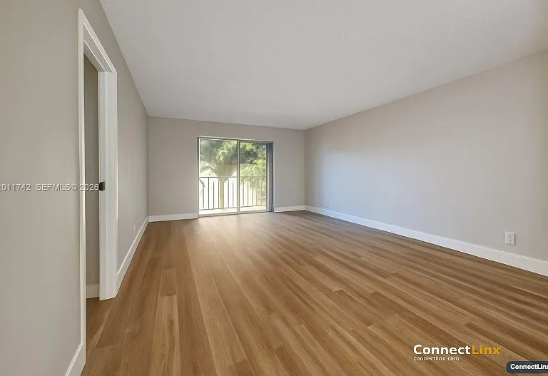 333 NW 17th Ct — Photo 5